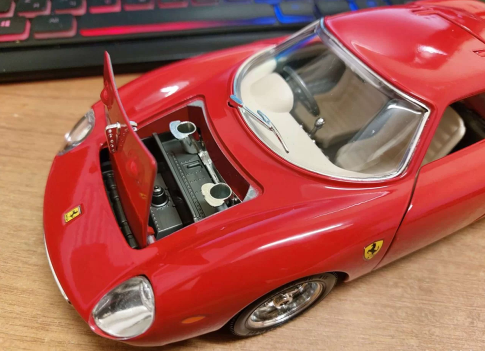 Ferrari 250 Le Mans 1965 1:18 Bburago коллекционная масштабная