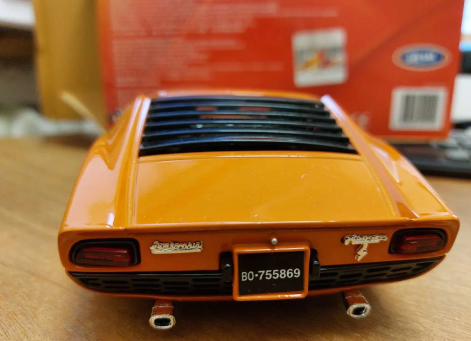 Lamborghini Miura 1968 1:18 коллекционная модель автомобиля