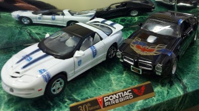 30 th Pontiac FireBird 1973 Pontiac FireBird 1:24 DUO набор коллекционных моделей автомобилей
